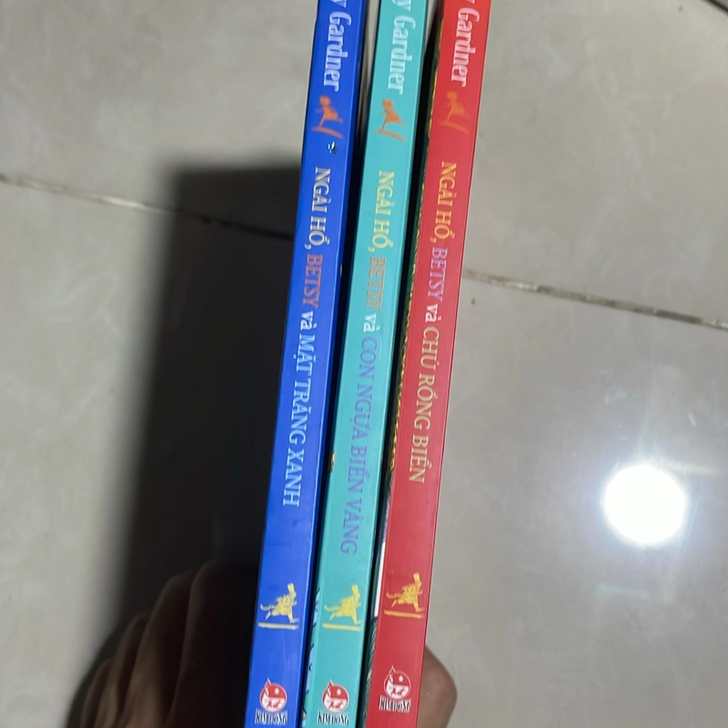 Ngài hổ Betsy - Sally Gardner 527939