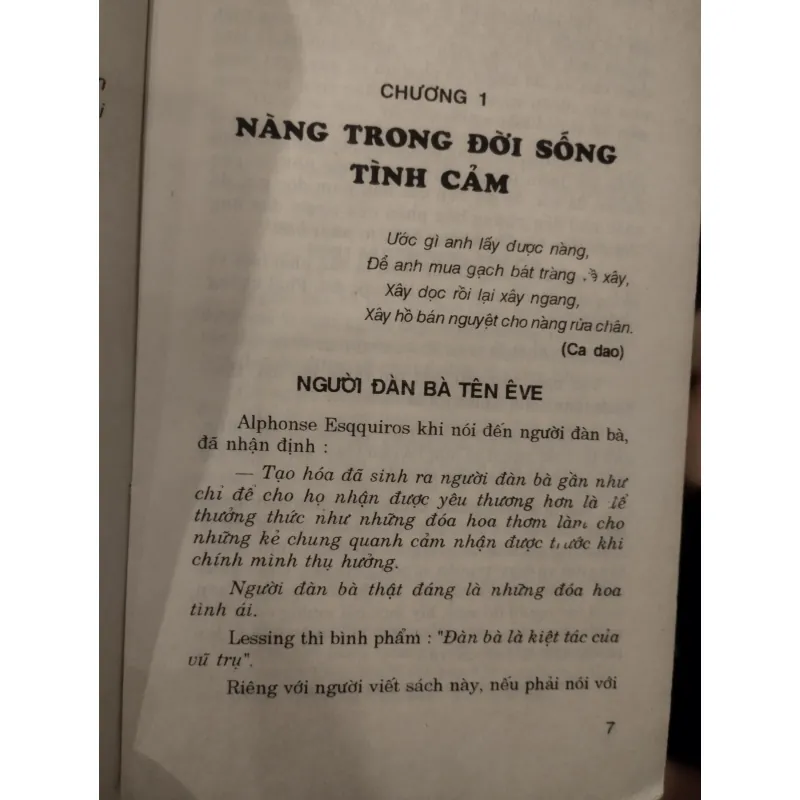 sách "Phụ Nữ Trong Đời Sống Xã Hội" của tác giả Phạm Côn Sơn. 
 1025397