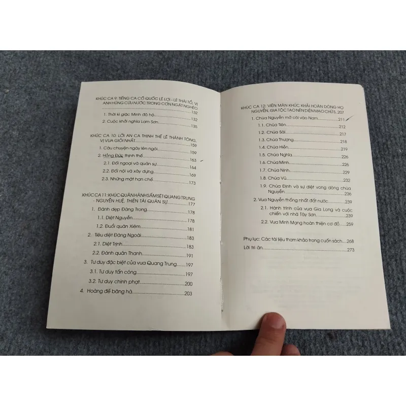 SỬ VIỆT 12 KHÚC TRÁNG CA 701881