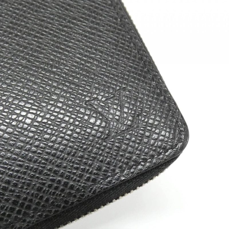 Ví tiền xu Louis Vuitton Taiga Zippy M30511 619973