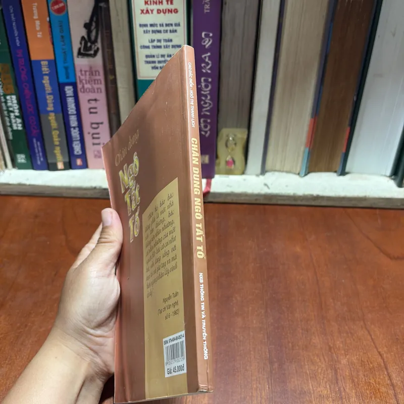 II Nhân Vật: Chân Dung Ngô Tất Tố - Cao Đắc Điểm, Ngô Thị Thanh Lịch - 2014 928106