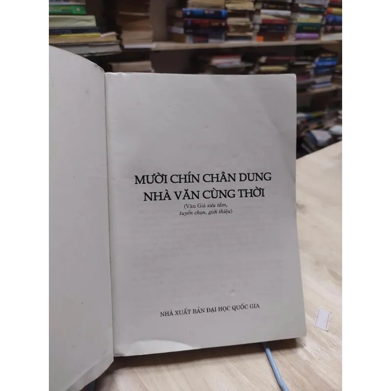 sách: Vũ Bằng Mười chín  Chân Dung nhà văn cùng thời - Văn Giá (sưu tầm, giới thiệu) (A1) 565107