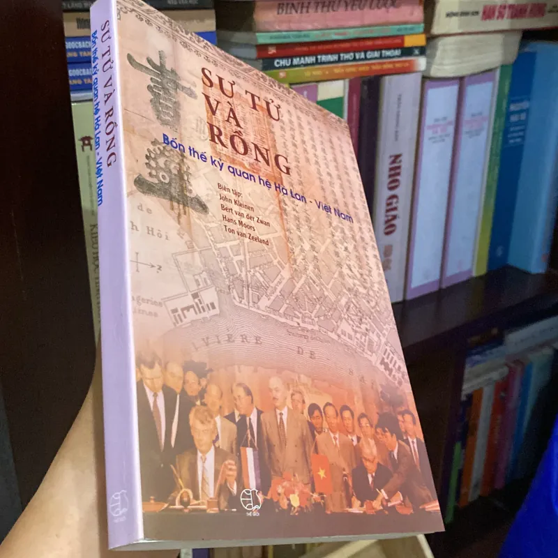 SƯ TỬ VÀ RỒNG - BỐN THẾ KỶ QUAN HỆ HÀ LAN - VIỆT NAM (xb 2008) 1029013