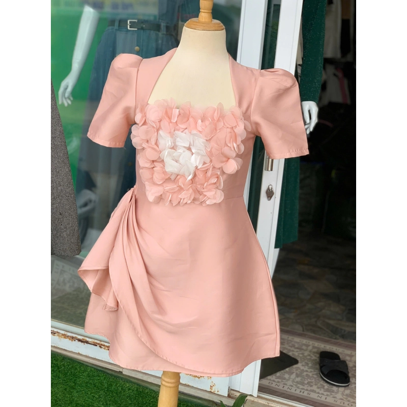 Chiếc váy hồng pastel đính hoa 3D xinh xắn  503159