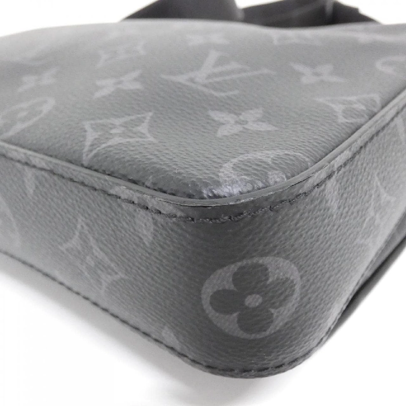 Túi đeo chéo Louis Vuitton Monogram Eclipse Reverse Trio M69443 613205