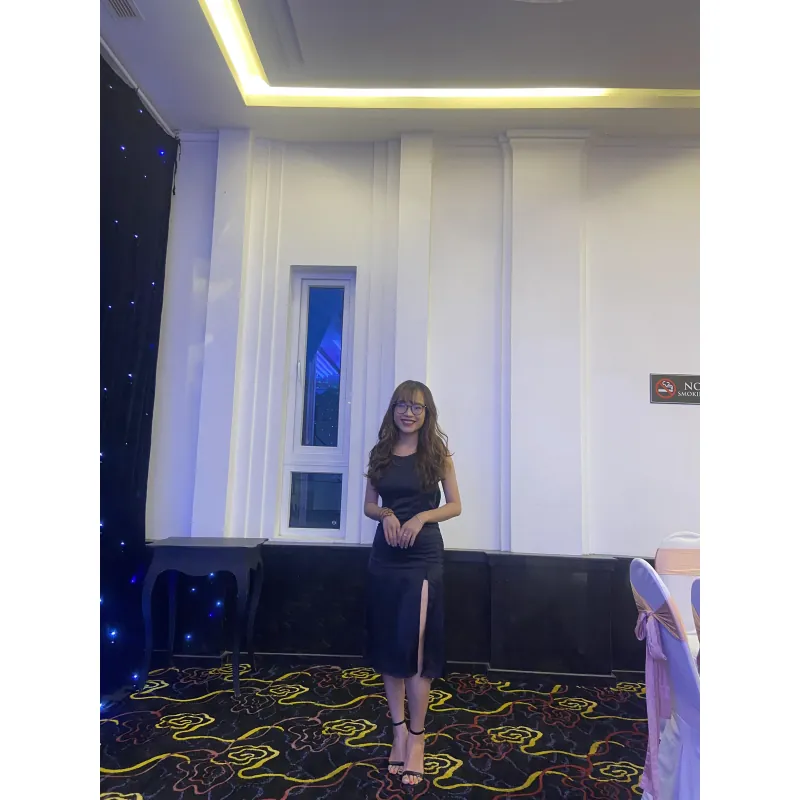 Đầm body lụa đen đan dây lưng 990575