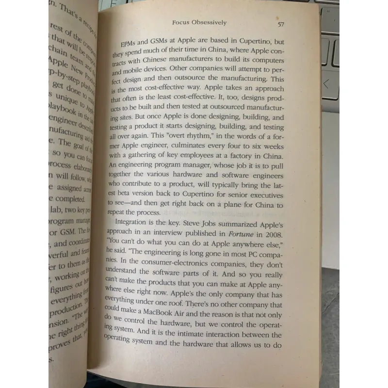 INSIDE APPLE (BÊN TRONG APPLE) - ADAM LASHINSKY 763482