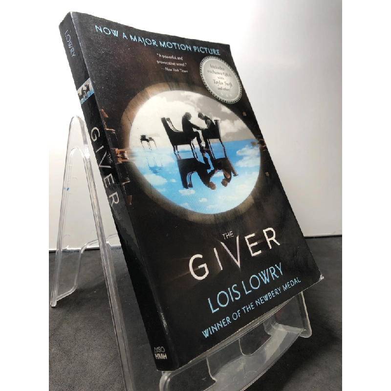 The giver mới 80% bẩn nhẹ Lois Lowry HPB1408 NGOẠI VĂN 202898