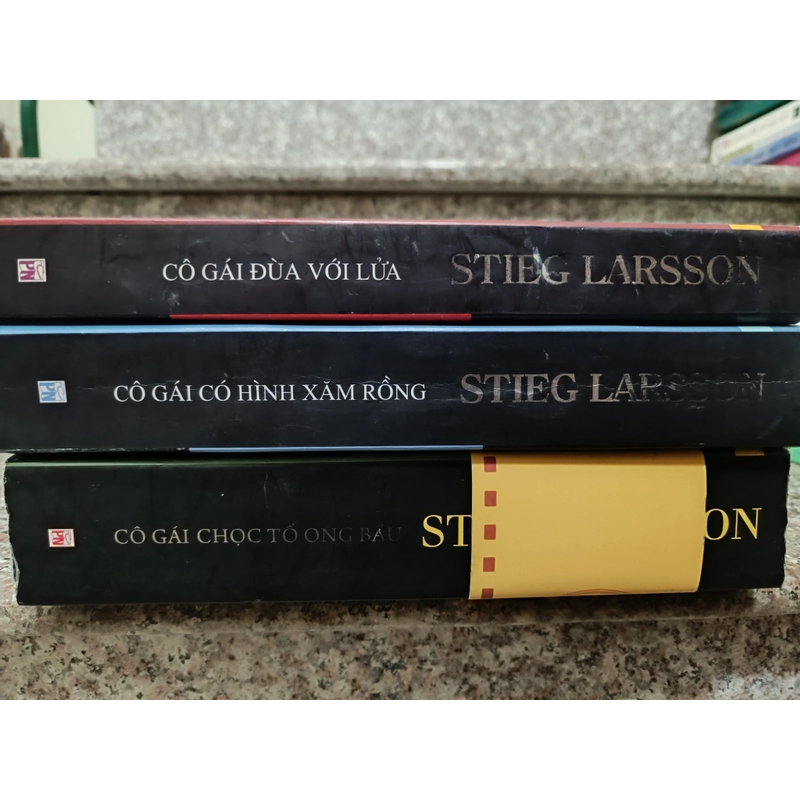 Combo 3 cuốn Cô gái có hình xăm rồng + Cô gái chọc tổ ông bầu + Cô gái đùa với lửa 492693