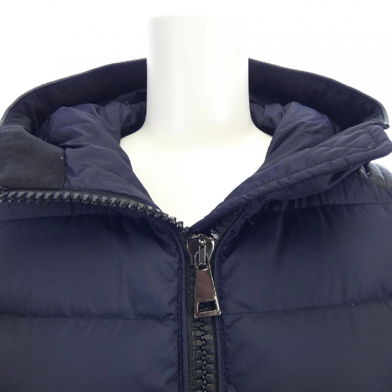 Áo khoác lông vũ MONCLER 642354