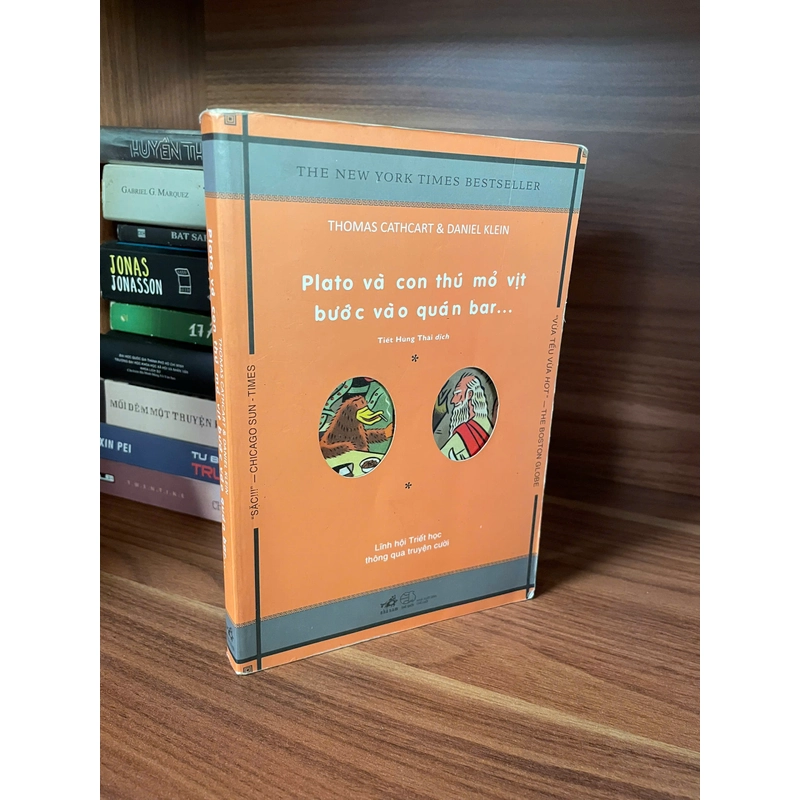 Plato Và Con Thú Mỏ Vịt Bước Vào Quán Bar 474806