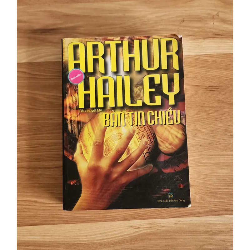Tiểu thuyết Mỹ của nhà văn Arthur Hailey: BẢN TIN CHIỀU 716973