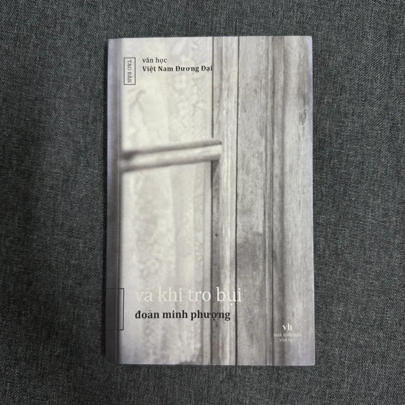 Và khi tro bụi 760834