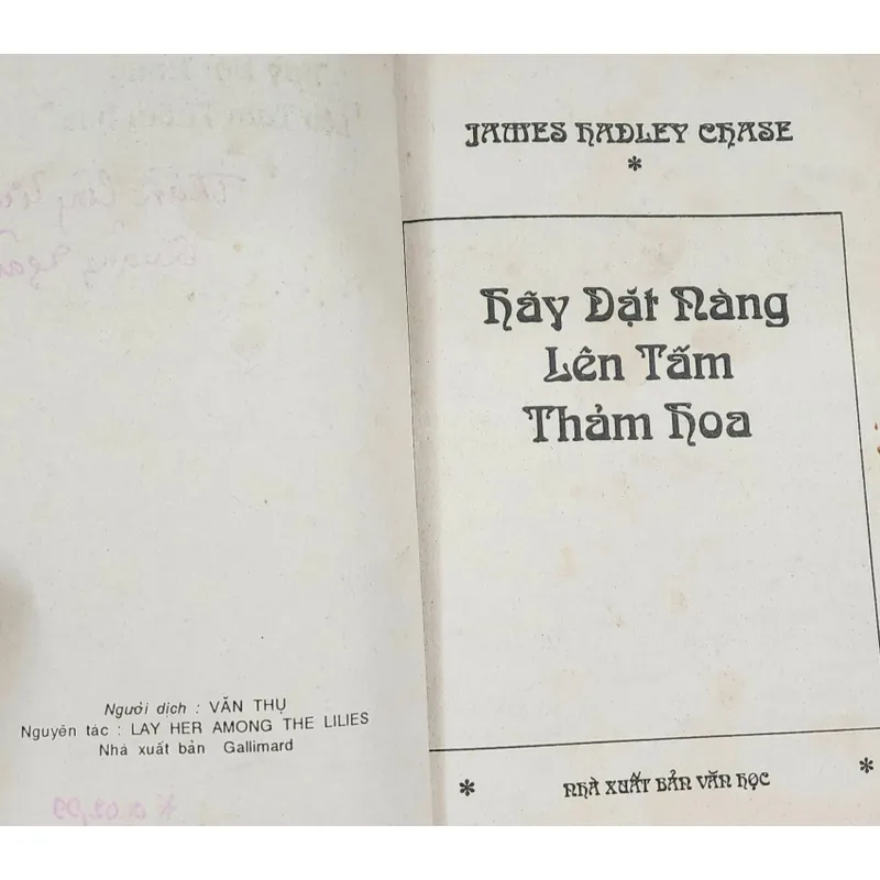 Tiểu thuyết của nhà văn James Hadley Chase: HÃY ĐẶT NÀNG LÊN TẤM THẢM HOA 719738