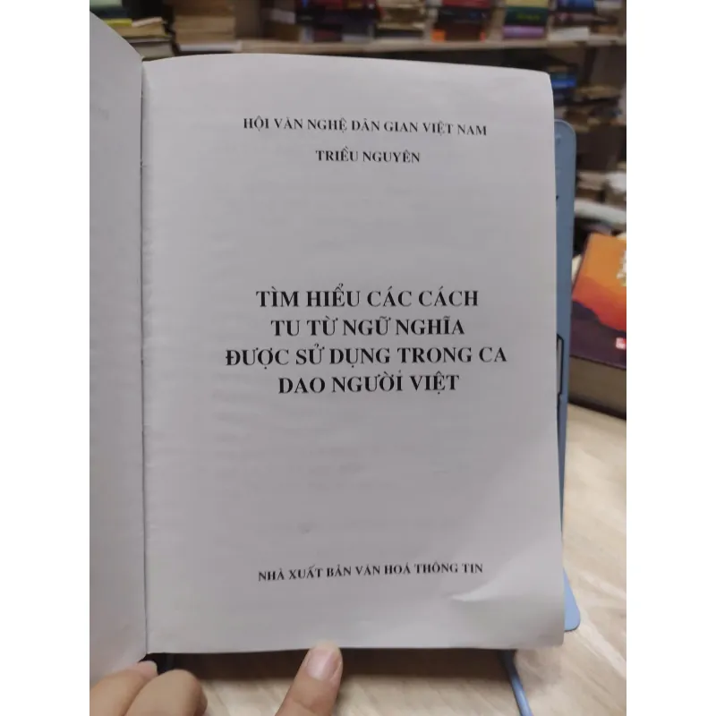 sách: Tìm hiểu các cách tu từ, ngữ nghĩa được sử dụng trong ca dao người Việt (A1) 565150