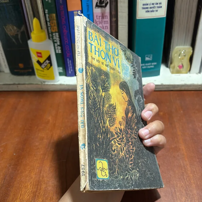 II Tựa sách: Bài Thơ Thôn Vĩ _ Thơ Viết Về Huế Trước 1945 - Nhiều tác giả nổi tiếng - 1987 433359