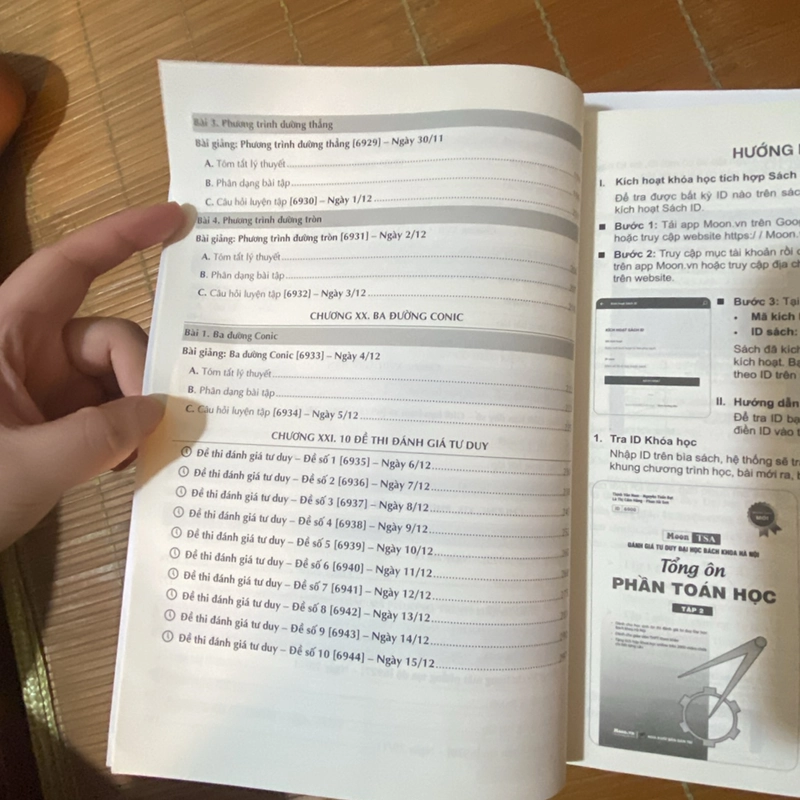 Combo tổng ôn toán học moon book (có đáp án, lời giải, video chi tiết) 447183