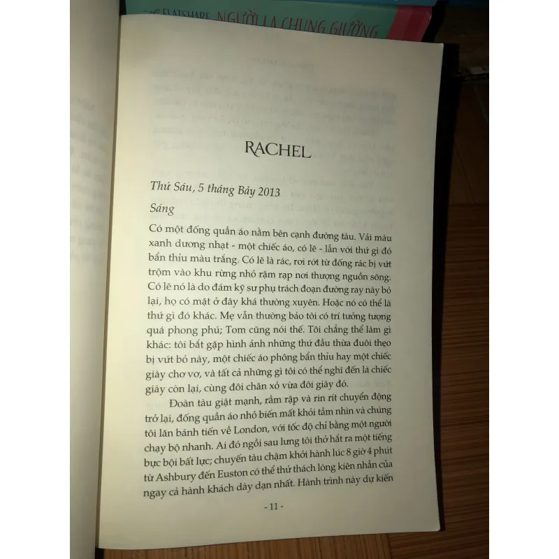 Cô gái trên tàu - Paula Hawkins 996389