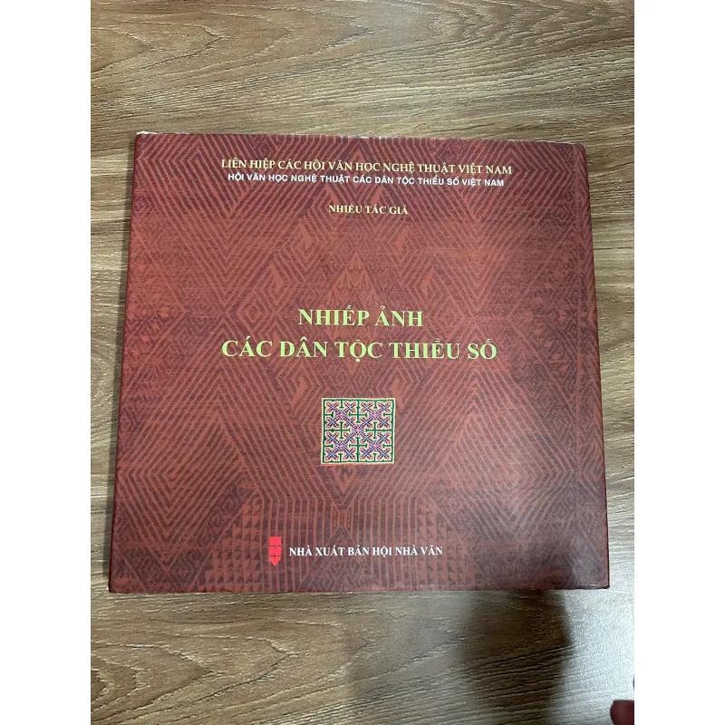 Nhiếp ảnh các dân tộc thiểu số – Nhiều tác giả 761372