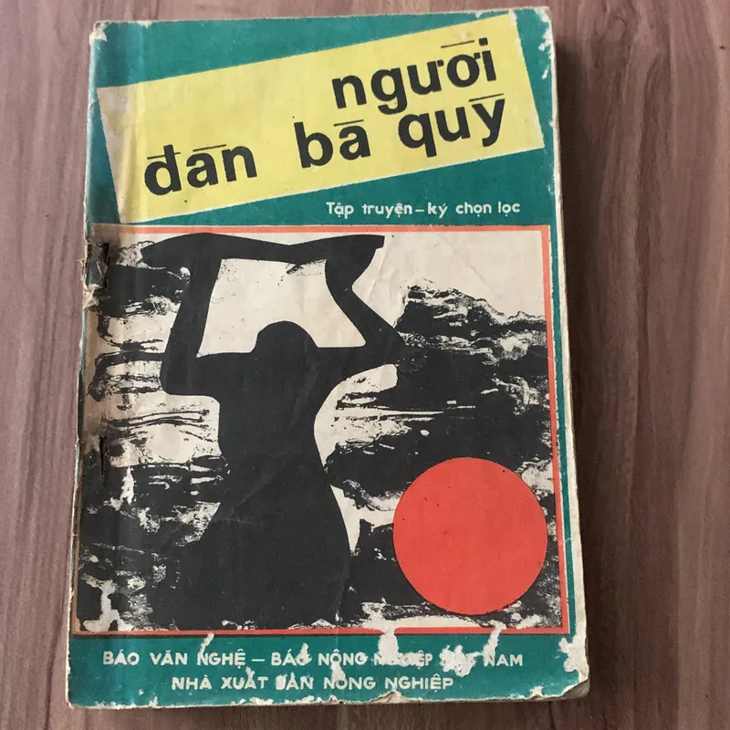 Người đàn bà quỳ, tập truyện-ký chọn lọc, in năm 1988 610749