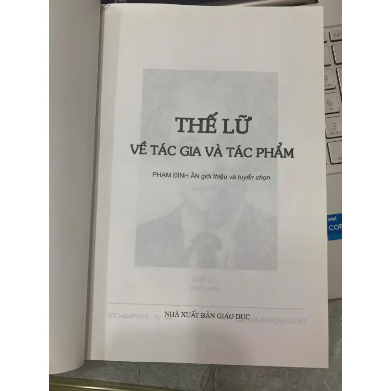 THẾ LỮ VỀ TÁC GIA VÀ TÁC PHẨM 602770