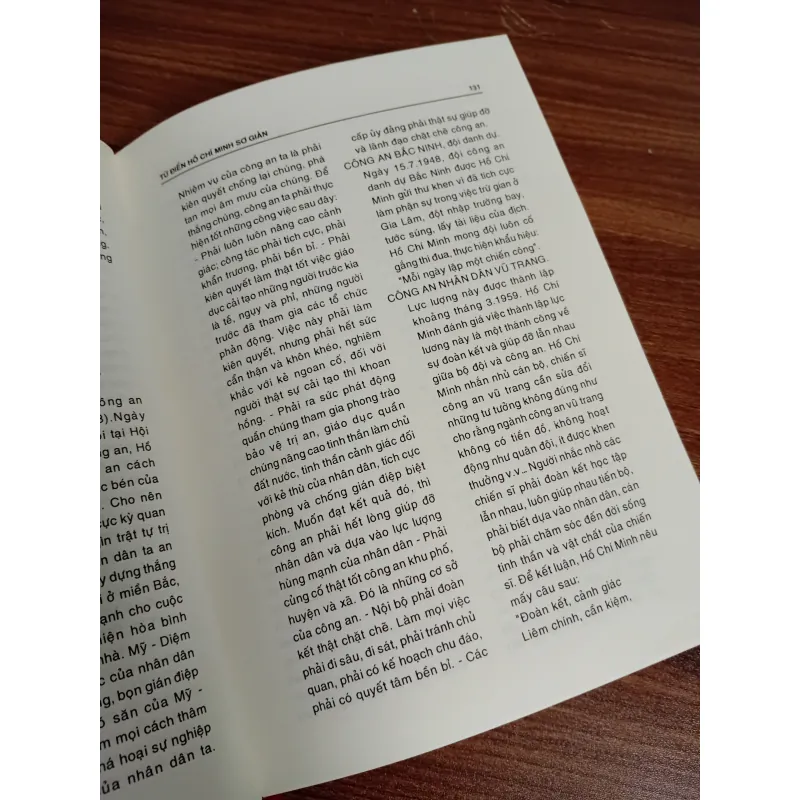 SÁCH TỪ ĐIỂN HỒ CHÍ MINH SƠ GIẢN 1002344