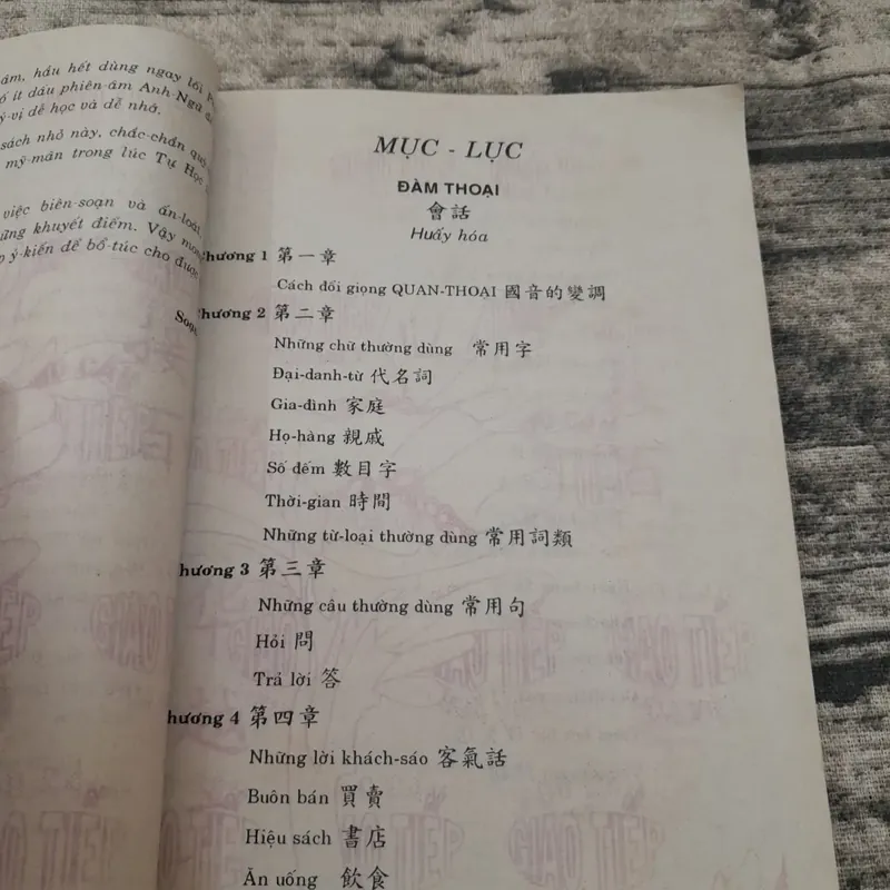 800 câu giao tiếp Hoa Việt. T giả Dương Hồng. 737873