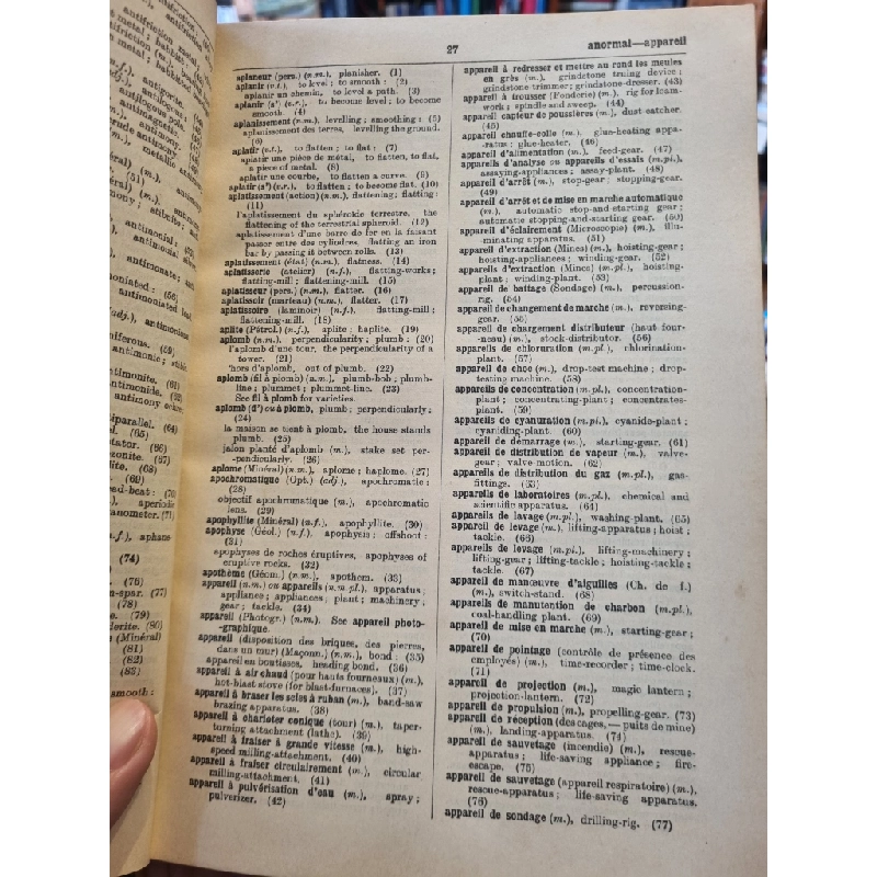 DICTIONARY OF TECHNICAL TERMS AND PHRASES : FRENCH-ENGLISH & ENGLISH-FRENCH 222144