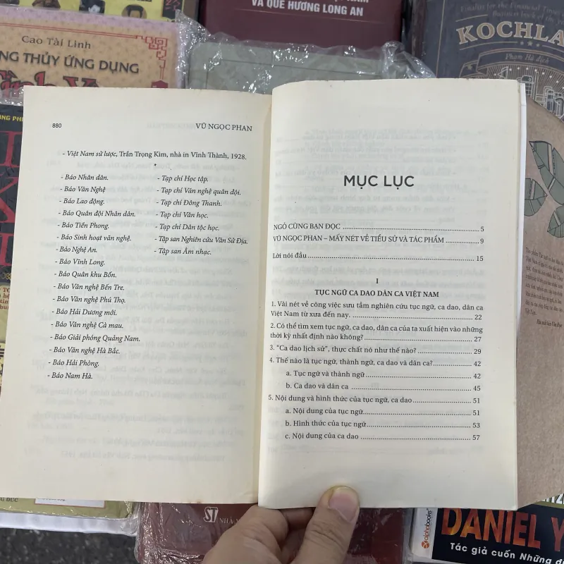 Tục ngữ ca dao Việt Nam - Vũ Ngọc Phan  1034775