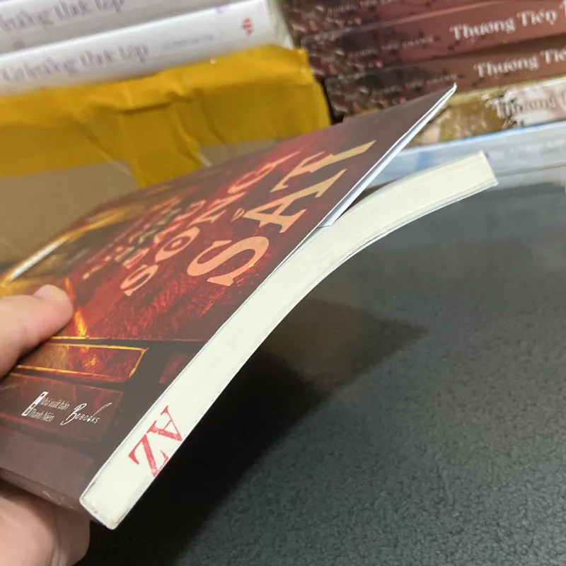 (Trinh thám) - Khách sạn sau song sắt - Curtis Dawkins 973817