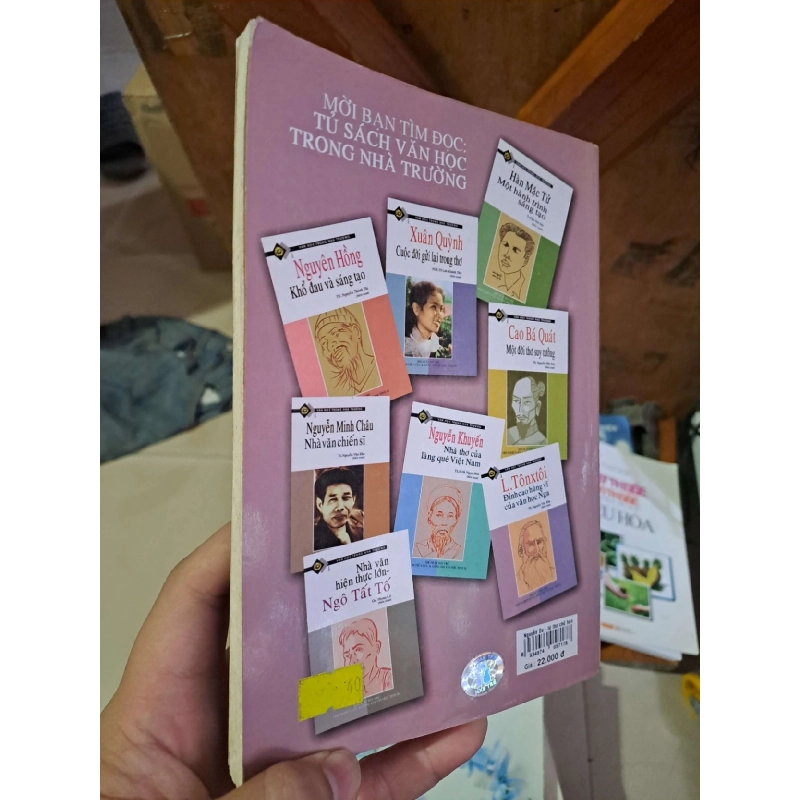 Thi hào Nguyễn Du - Từ thơ chữ Hán đến kiệt tác Truyện Kiều - Nguyễn Hữu Sơn VĂN HỌC HCM1008 920074