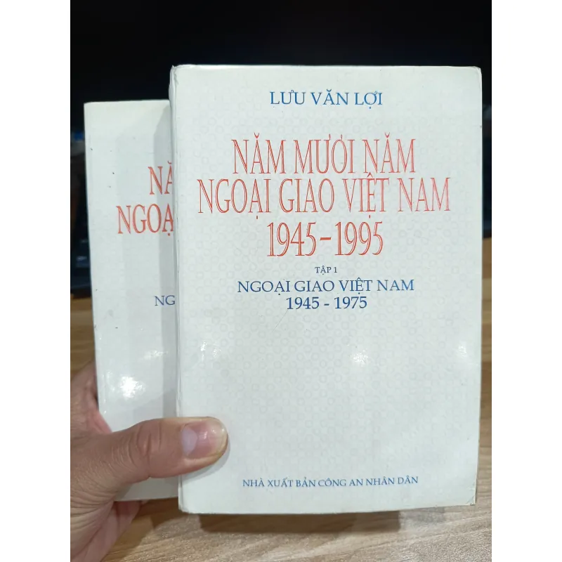 Năm mươi năm ngoại giao Việt Nam bộ 2 cuốn 976499