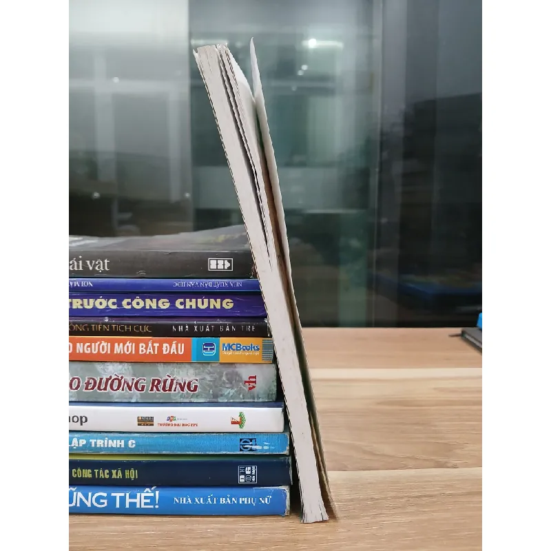 Người lùn dưới tầng đá – Vũ Bội Tuyền 560820