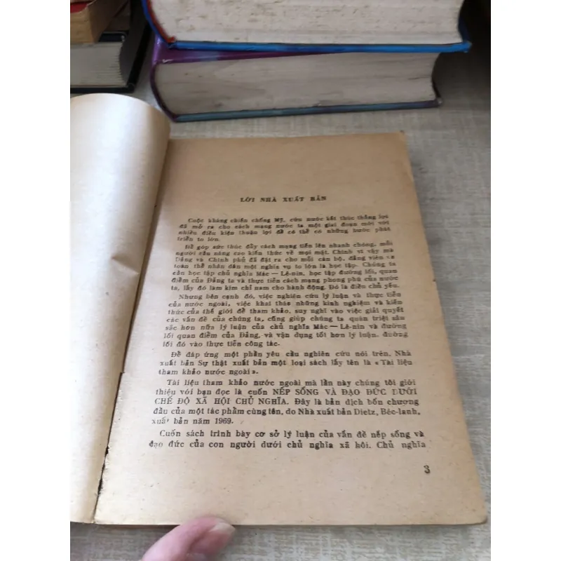 Nếp sống và đạo đức dưới chế độ xã hội chủ nghĩa 1000228