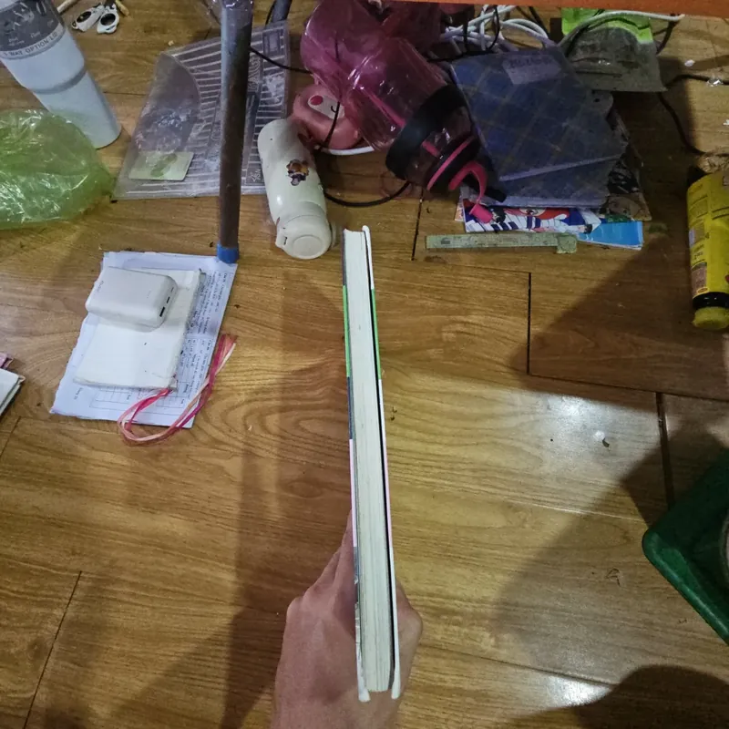 Sách truyện tranh tiếng Hàn Why? như hình (bìa cứng) 690109