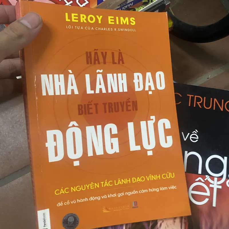 Sách hãy là nhà lãnh đạo biết truyền động lực 312648