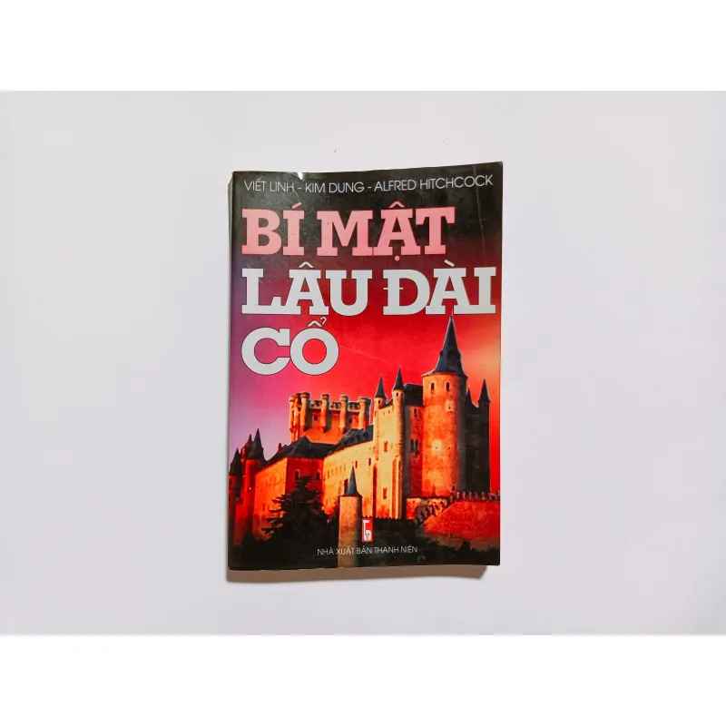 Bí Mật Lâu Đài Cổ - Viết Linh , Kim Dung & Alfred Hitchcock  779080