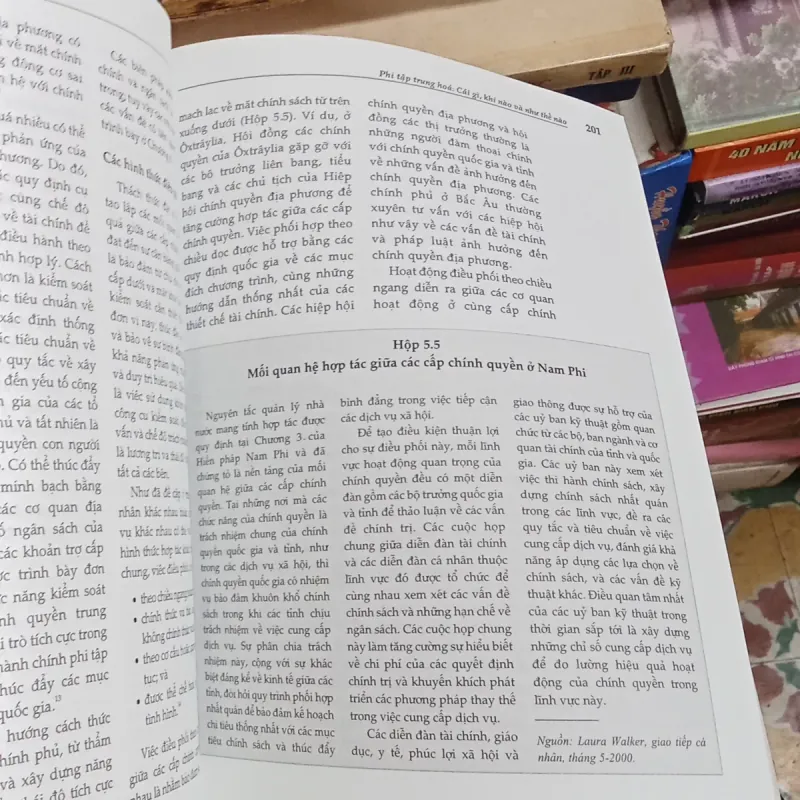 Phục vụ và duy trì cải thiện hành chính công trong một thế giới cạnh tranh -  927409