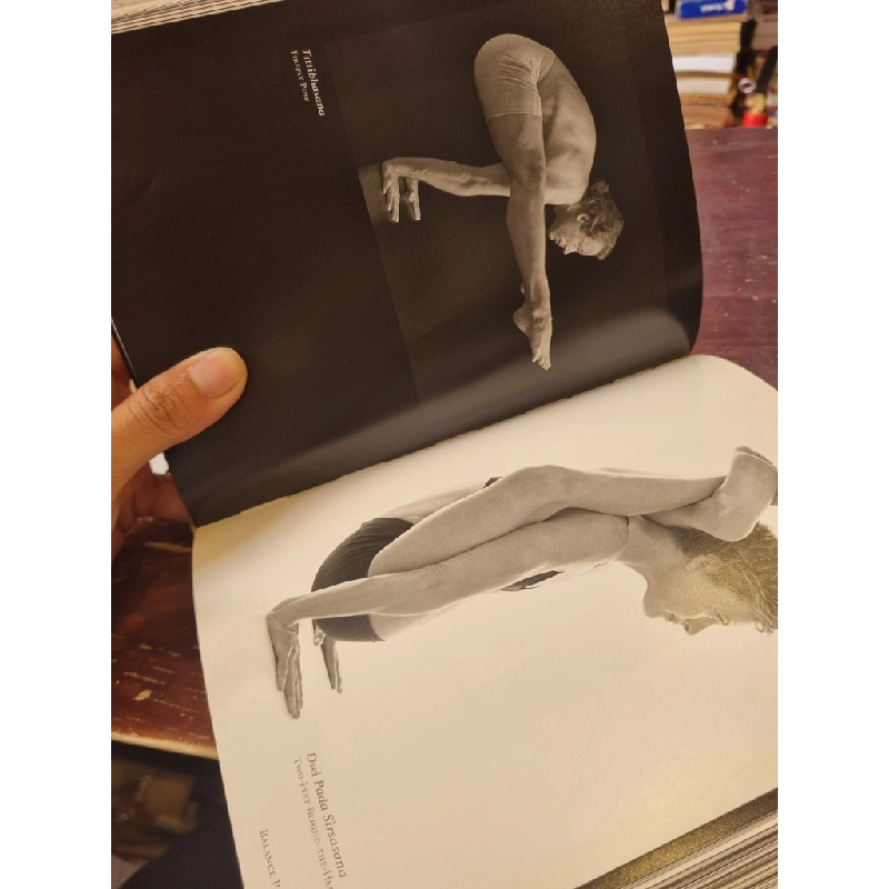 Yoga (Universe) - Linda Sparrowe 377779