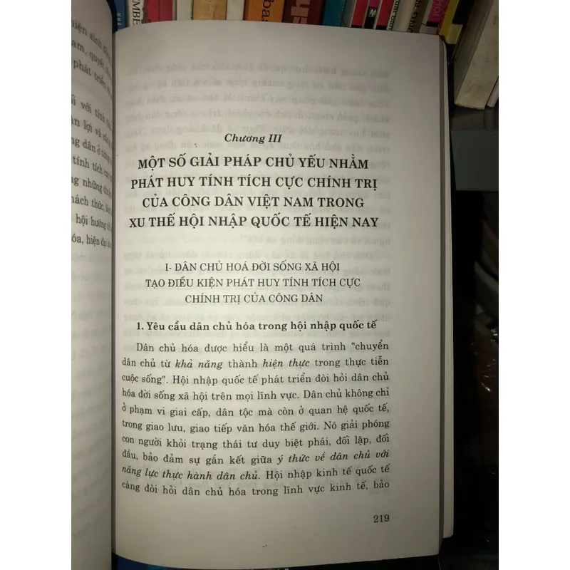 Tính tích cực chính trị của công dân Việt Nam trong xu thế hội nhập quốc tế hiện nay 704323