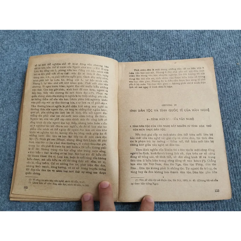 LÍ LUẬN VĂN HỌC TẬP I 689545