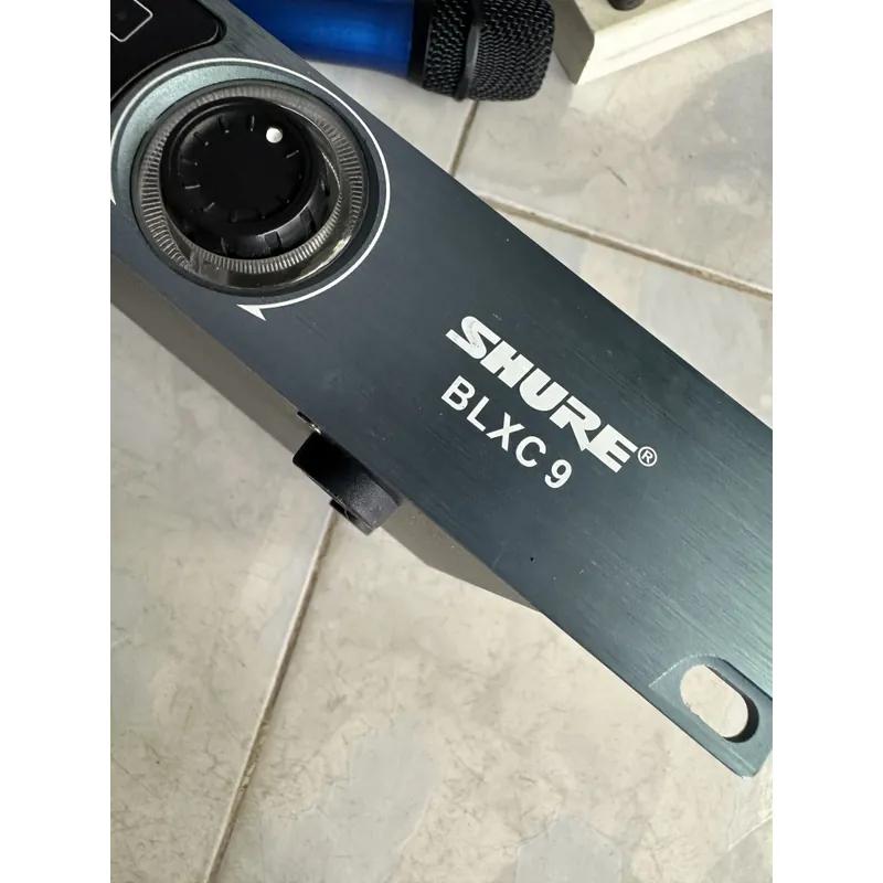 Bộ thu micro không dây Shure BLXC 9 mất nắp trên còn nguồn ( Tù mù ) 604671