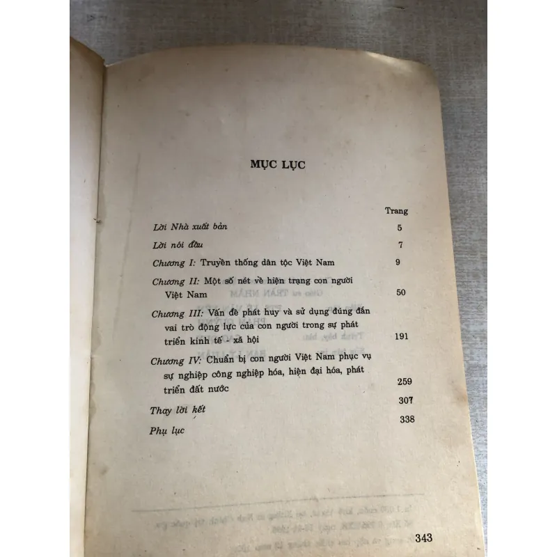 Vấn đề con người trong sự nghiệp công nghiệp hoá, hiện đại hoá 780967