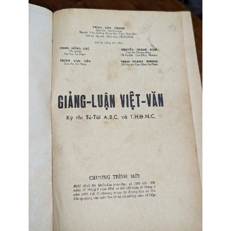 GIẢNG LUẬN VIỆT VĂN - TRỊNH VÂN THANH & NHÓM SOẠN GIẢ 149112