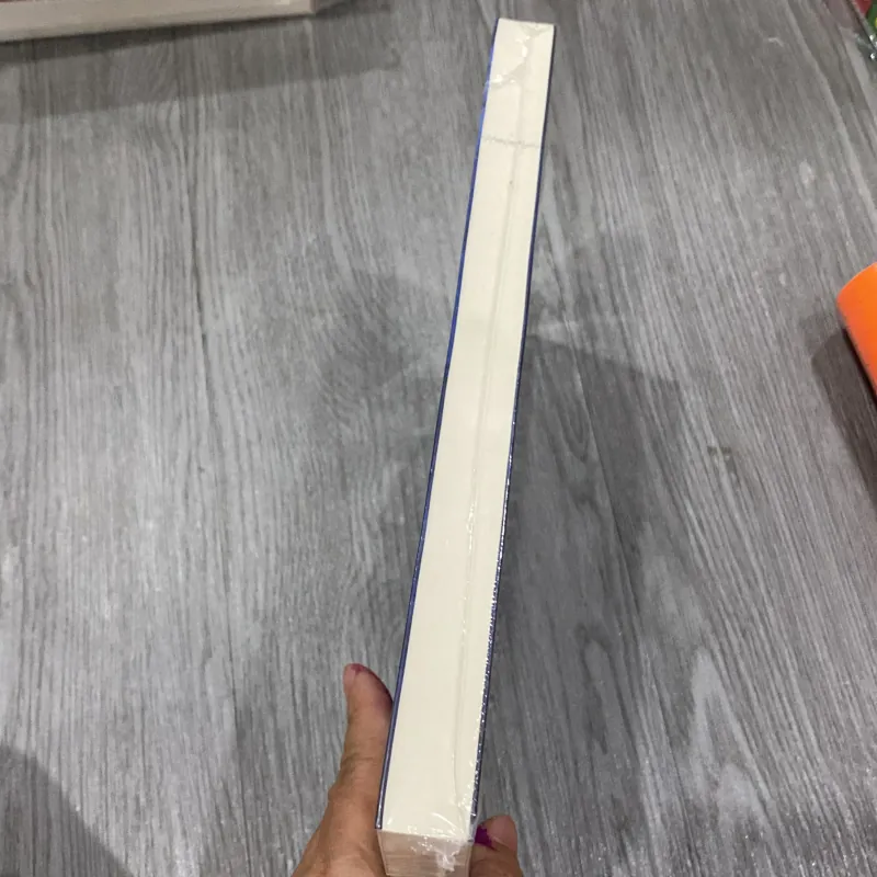 Bóng tối giữa chúng ta 1044419
