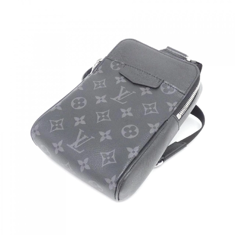 Túi đeo chéo ngoài trời Louis Vuitton Taiga Lama M30741 612473