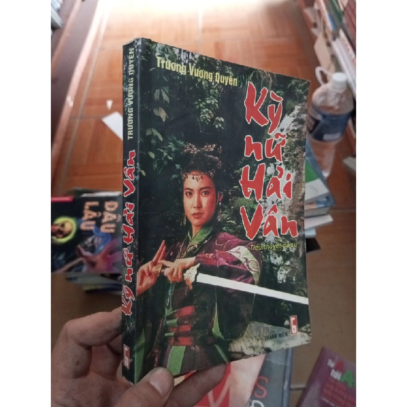 Kỳ nữ Hải Vân - Vương Quyền 2004 VAVO-AK18 969526