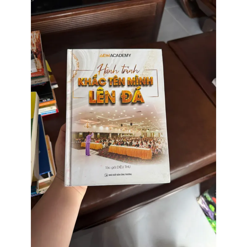 HÀNH TRÌNH KHẮC TÊN MÌNH LÊN ĐÁ – Diệu Thu (4EN Academy) - K4 1024813