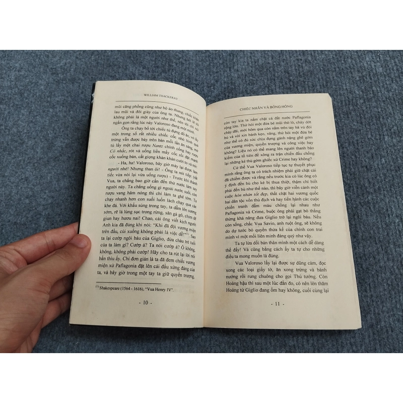CHIẾC NHẪN VÀ BÔNG HỒNG - WILLIAM THACKERAY 478632