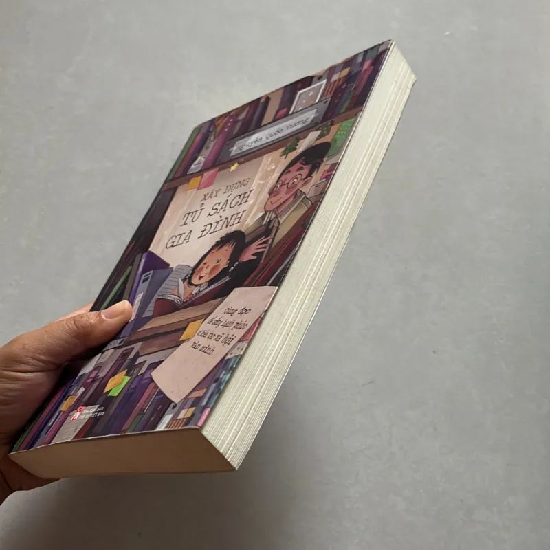 (có chữ ký tác giả) Xây dựng tủ sách gia đình - Nguyễn Quốc Vương (t01) 750194